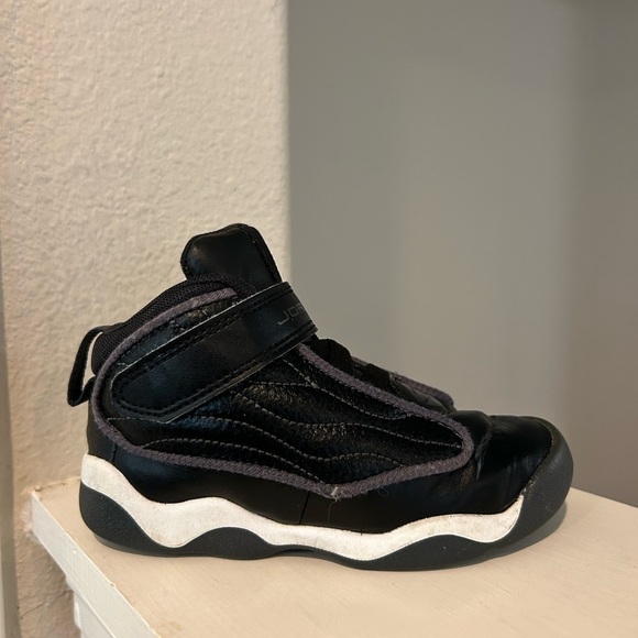 Nike Air Jordan Pro Strong Toddler Shoes Size 9C Black Sneakers DC7910-002 - Picture 2 of 9